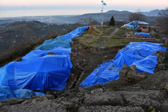 l Kltr ve Turizm Mdr Uur Toparlak, yapt aklamada, Altnordu ilesine bal Bayad Mahallesi snrlar ierisinde yer alan Ordu Kurul Kalesi'nin, Dou Karadeniz'in arkeolojik ve bilimsel anlamda ilk kaz alan olduunu syledi.