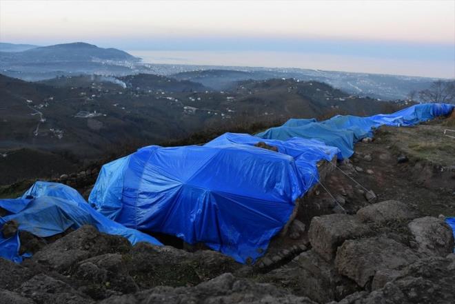Bst ve masklarn temizlenme ileminde son aamaya gelindiini, envantere geirildiklerinde de tehir alanna konulacaklarna dikkati eken Toparlak, bylelikle eserleri ziyaretilerin grebileceini syledi.
