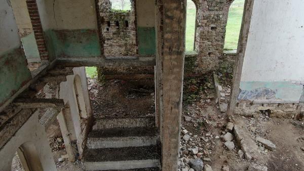 Kilisenin yaknnda bulunan smetpaa Mahallesi'nde yaayan Kani lgn kilisenin tarihini ve yaananlar yle anlatt: , "Ben 58 yandaym kendimi bildim bileli kilise var.  Yunanllar varm eskiden bizim oturduumuz yerlerde. Onlar savata kamlar buradan. Mbadelede bizim babalarmz dedelerimiz oraya yerlemi."