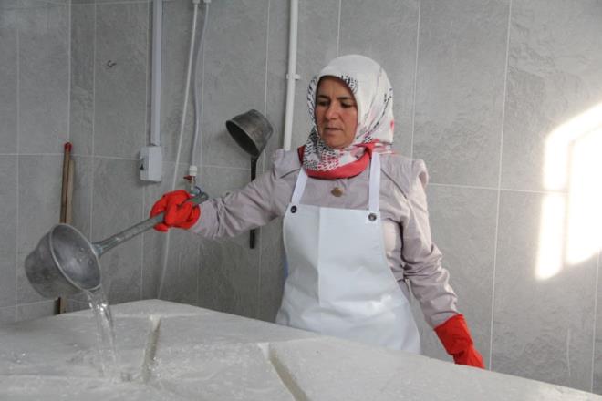 Cenaze yak�nlar�n�n da kendisinden memnun olduklar�n� ve hay�r dua ettiklerini vurgulayan Bozkurt, ??�ok g�zel yapt�n�z, �zendiniz. Elinize sa�l�k? deyip te�ekk�r ediyorlar. Bunun sorumlulu�u var; biz o sorumlulu�un bilincindeyiz. O kadar �ok dua ediyorlar ki, o insan� �ok mutlu ediyor? dedi.