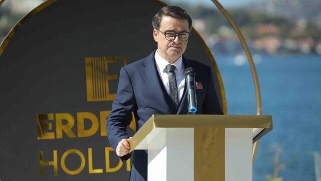 Dier yandan ise Ogeday' karan Koovallar, Kulkan' da tuzaa drd. Kulkan dt ukurdan kurtulmak iin kendine uzatlan iple yukar ktnda abisi Ogeday' aata aslm halde grd. Dizide Ogeday Erdenet roln canlandran Baki Davrak da son blmle ukur'dan ayrld.