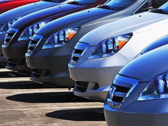 - Nitekim sahibinden.com'un Aralk ay verileri de bu d dorular nitelikte. Satlk ara ilan verilerinden yola karak yaptmz analizde, getiimiz Kasm ayna gre fiyatlarda ortalama yzde 1 civarnda d gzlemliyoruz.