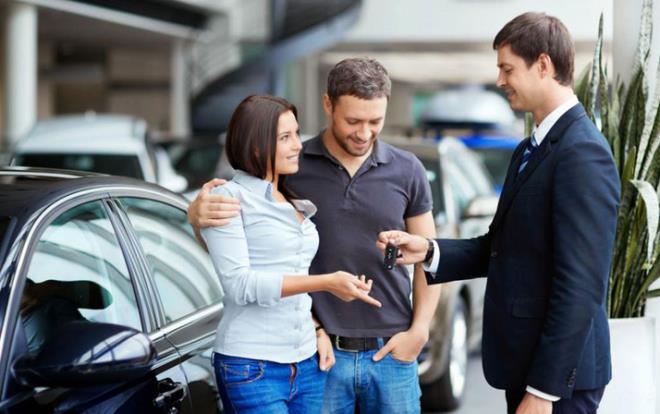 Sfr otomobil retiminin korona salgn nedeniyle kesintiye uramasyla ikinci el fiyatlar uua gemiti. 2020 ylnn sonuna doru ksmen zlen sfr otomobil tedarii ve markalarn kampanyalar fiyatlar duraanlatrd. Peki 2021 ylnda kullanlm otomobil pazar ve otomobil fiyatlar nasl olacak? te piyasa uzmanlarndan ikinci el fiyatlaryla ilgili nemli tyolar...