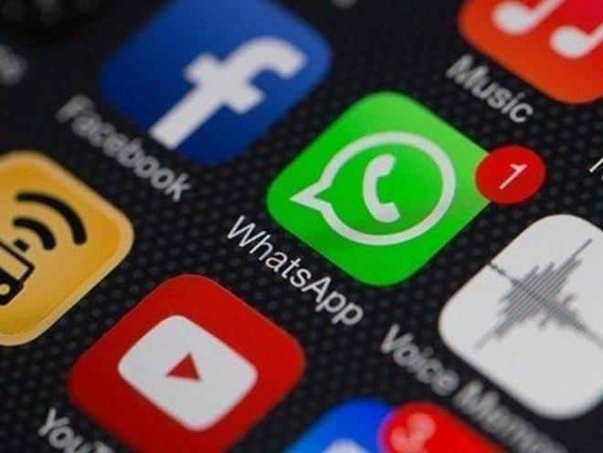 WhatsApp kullanclar bugn hizmetin yeni artlar ve gizlilik politikasyla ilgili uygulama ii bildirim almaya balad. Facebook ile WhatsApp kullanclarnn verilerini paylaacan aklayan platform kullanclara seim hakk tanmad.