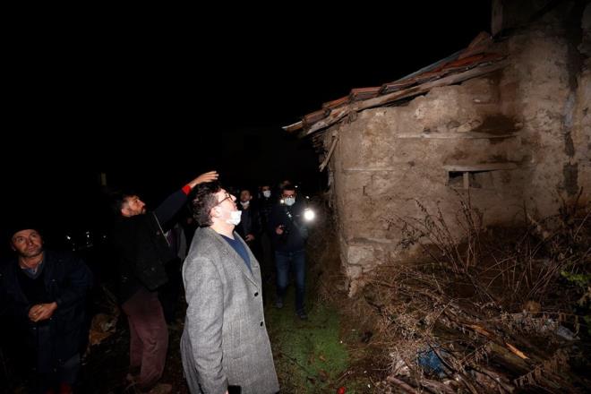 Kalecik Kaymakam Uhut Emre Koyuncu, Belediye Bakan Duhan Kalkan ve dier ilgililer, depremin ardndan ileye bal Glky Mahallesi'ne geldi. Heyet, burada depremin ardndan baz binalarda meydana gelen atlaklarla ilgili mahalle sakinlerinden bilgi ald.