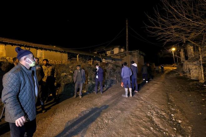 Depremi hisseden mahalle sakinlerinden Aye Ko ise yatmak iin hazrlandklarn anlatarak, "Bir anda sallanmaya baladk. ok hissettik, ok korktuk" diye konutu.