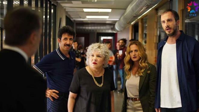 Barollerini Bar Falay, Canan Ergder, Fatih Artman, Serhat Teoman, Ahsen Erolu, Deniz Can Akta, Burak Tozkoparan ile Ayenil amlolu'nun yer ald Menajerimi Ara'da bir ayrlk yaand.