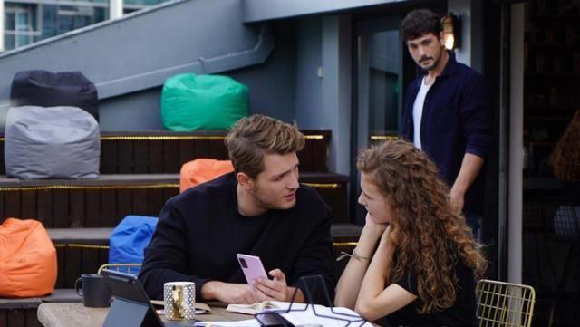 Menajerimi Ara dizisinin sosyal medya hesabndan yaplan paylamda ise "Gle gle Emir" mesaj yaynland.