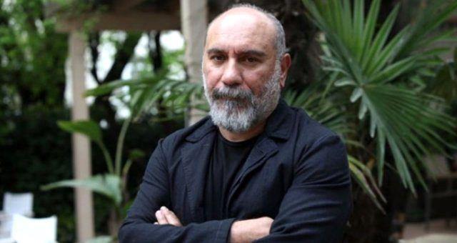 1993-1995 yllar arasnda Antalya Devlet Tiyatrosu'nda mdrlk yapt. Ynetmenlikteki ilk dln 1994 ylnda (smet Kntay En yi Ynetmen dl) Murathan Mungan'n, 'Mahmud ile Yezida, Taziye, Geyikler Lanetler' oyunuyla ald.