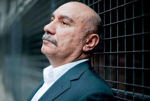 2013 ylnda gerekletirdii projesi 'Ser Ho Komnite ftiharla Sunar: Sabahlar Olmasn' ile gazino kltrn yanstan proje hazrlad. Mustafa Avkran, 1993 ylndan beri tiyatrocu vl Avkran ile evlidir. 11 Nisan 2015 tarihinde Alaz adnda bir olu oldu.