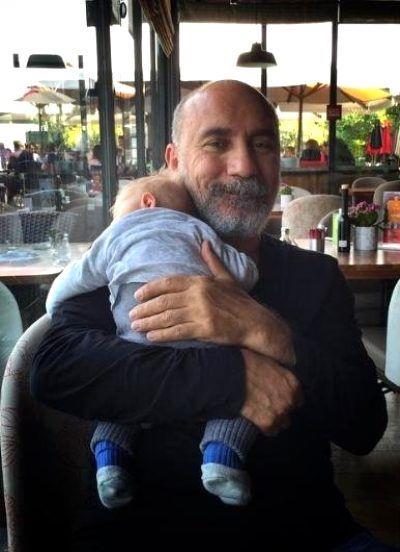 1995 ylnda ilk sinema filmi, 'Sokaktaki Adam' ile Altn Portakal'da En yi Yardmc Erkek Oyuncu dln ald. Bu filmi, sonrasnda 'Cumhuriyet', 'Kayk', 'Mutluluk' ve 'Av Mevsimi' gibi baarl filmler takip etti. 1995 ylnda ei vl Avkran ve Naz Erayda ile Antalya 5. Sokak Tiyatrosu'nu kurdu. 2000 ylnda Tiyatro Oyun evi ile birlikte SM 2. Kat' kurdu. Garajistanbul'un kurucularndan olan Avkran, sonrasnda Garajistanbul'un sanat ynetmenliini stlendi.