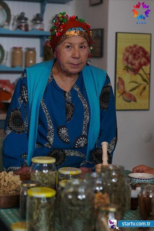 Dizide sempatik tavrlar ile ilgi toplayan usta oyuncu Zerrin Smer'in oynad Feride Hala karakteri Sefirin Kz'na yeni sezonda dahil olmutu. Fakat Zerrin Smer?in ismi, ksa bir sre sonra yeniden balayacak Tamer Karadal'nn da barolnde olduu Sava dizisinde anlyor.