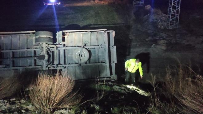 Kazada, Uzman avular Veli Bayer, Tugay Saki ile otomobildeki Ahmet Mutlu, smail Dilek, Elif Kukul ve Erol Koak yaraland.