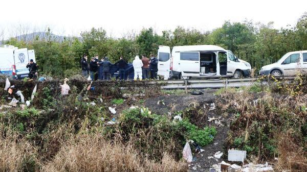 Olay yeri inceleme ekiplerinin derede yapt geni apl aratrma sonrasnda Sakarya Eitim ve Aratrma Hastanesi Korucuk Kamps?ndeki otopsi merkezine gtrlen kemiklerin kol ve bacaa ait olduu ortaya kt.