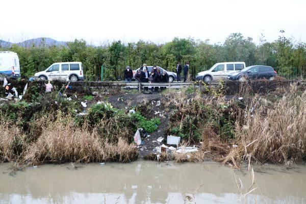 Edinilen bilgilere gre, Serdivan ilesi Yazlk Mahallesi?nde dn akam bir ihbar deerlendiren polis ekipleri, ark Deresi?nde bir antann ierisinde insana ait olduu tahmin edilen et ve kemik paralar buldu.