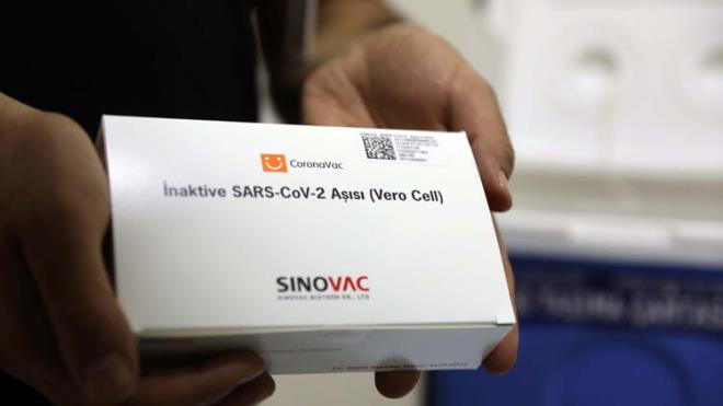 Salk Bakanl covid19asi.saglik.gov.tr adresinde a olacak meslek gruplarnn sral listesini paylat. Listenin yaynlad sayfada, "Hastala maruz kalma, hastal ar geirme ve bulatrma riskleri ile hastaln toplumsal yaamn ileyii zerindeki olumsuz etkisi deerlendirilerek COVID-19 as uygulanacak gruplar belirlenmi olup bu gruplara srasyla uygulanacaktr" aklamas yapld.  <br>  Ada ncelikli meslek gruplar netleti: