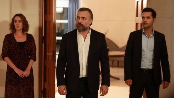 Oktay Kaynarca, Pelin Akil gibi birbirinden nl isimlerler ATV ekranlarnn en uzun soluklu dizisi olmay baaran EDHO baarsnda da srarc gzkyor. Oyuncu hareketliliinin bol olduu diziye son olarak hem Dirili Erturul dizisinde hem de Kurtlar Vadisi dizisinde oynam bir isim geldi.