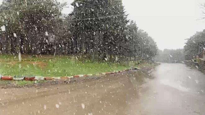 stanbul'un Anadolu Yakas'nda le saatlerinde kar ya etkili olmaya balad.