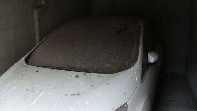 Hasar kaydn sattan sonra girdiler iddias  <br>  1,5 yldr hukuk mcadelesi verdiini belirten Selim Bilgili, "Ara benden yaklak 1 ay nce kaza yapm, sigorta irketiyle anlamlar ben arac aldktan sonra sisteme dryorlar. Tabi sattm kii beni mahkemeye verdi. Arac mahkeme bana geri aldrtt. Bende ertesi gn arac bana satan kiileri mahkemeye verdim. Mahkememiz yaklak 1,5 yl srd dn karar akland ret karar verildi. Bana arac geri aldran ayn mahkeme bana ret karar veriyor. Gerekten ok oldum. Bende burada madur durumdaym dolandrdlar beni, benimde maduriyetimin giderilmesini istiyorum, bir st mahkemeye itiraz edeceiz. Biz yandk, bakas yanmasn. Araba alrken ok dikkatli olsunlar. "1,5 yldr arabay kullanmyorum, mahkeme sonulansn" diye garaja koydum kullanmyorum" dedi.