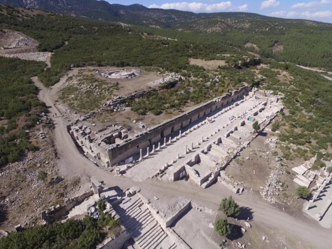 KBYRA'YA GELEN TURSTLERN YARISI YABANCI ZYARET  <br>  Asklepios?un heykelcii ve Serapis?in bstnn kefi ile gndeme oturan Kbyria Antik Kenti ise 2020 ylnda 21 bin 401 ziyaretiye ev sahiplii yapt.