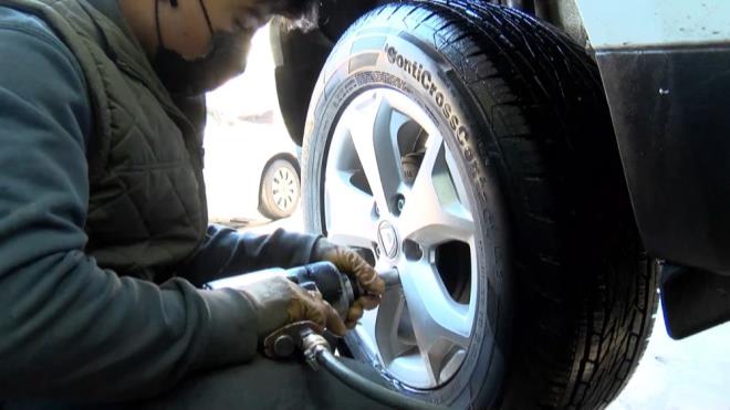 Bayrampaa'da bir lastiki, hava artlarnn scak gitmesinden dolay gemi yllara gre ilerin durgun olduunu ancak bu hafta bandan itibaren buzlanma ve kar uyarsndan sonra hareketlenme baladn syledi.