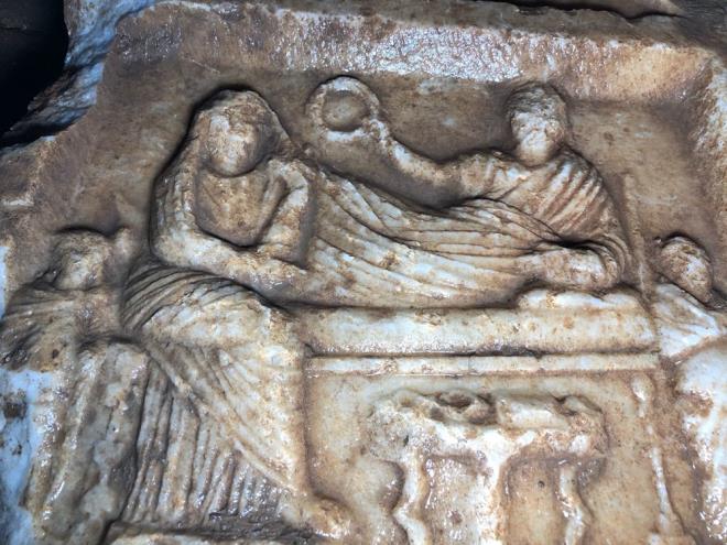 "OK MUTLU OLDUK"<br>  Aydn Tunaboylu ise, ?Kooperatif adna ok mutlu olduk. Benim akrabam buldu, bana haber verdi. Ba gen eklindeydi, ykadmz da eski bir eser olduunu fark ettik. Daha sonra yetkililere haber verdik. 2 bin yllk olduunu sonradan rendik. ok mutlu olduk, byle bir eserin Nazl Kooperatifi?nin bahesinde bulunmasndan sevin duyduk? ifadelerini kulland.