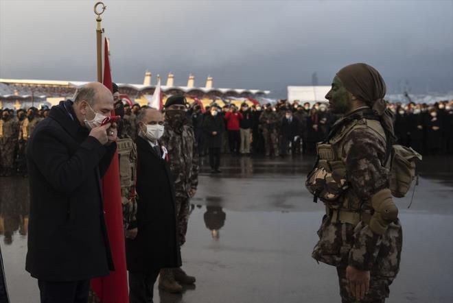 ileri Bakan Sleyman Soylu, dereceye giren ilk 6 renciye sertifikalarn verdi.
