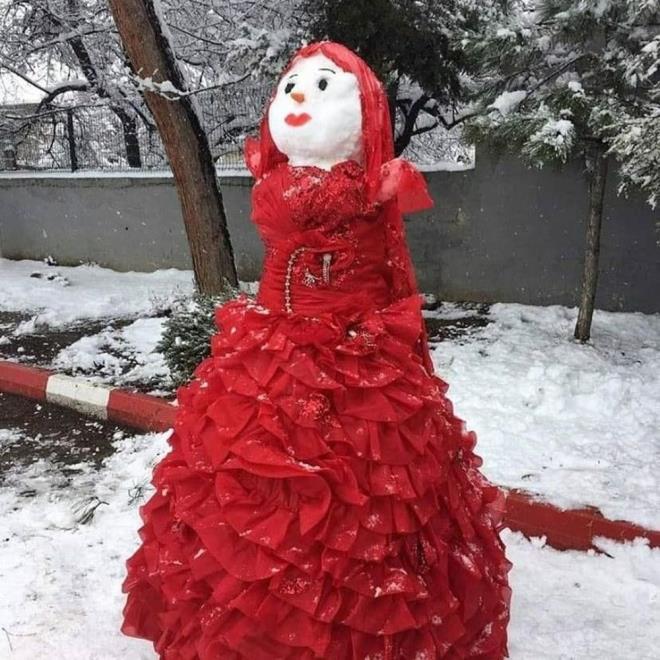 <br>KARDAN ADAMLARDAN OK KARDAN KADINLARA LG ARTTI  Bu sene kardan adamlardan ok kyafet giydirilen kardan teyzeler dikkat ekti.