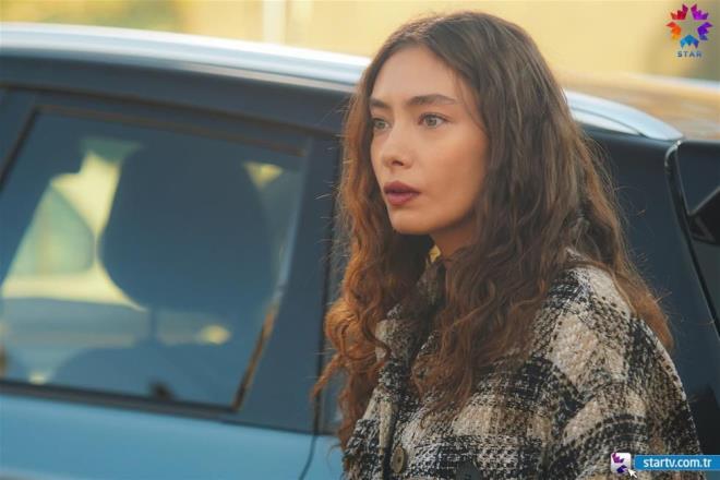 Geirgen barsak sendromu neden olur?  <Br>  Yukarda da belirttiimiz gibi geirgen barsak sendromunun nedeni, barsak hcreleri arasndaki ban bozulmasdr. Peki ama bu ba neden bozulur? Uzmanlar bunun pek ok farkl nedeni olabileceini sylyorlar. Ama genel olarak birok problemde olduu gibi bunda da tahri edici ajanlara kar baklk sisteminin verdii bir tepkinin sz konusu olabilecei grndeler. Daha anlalr bir ifadeyle, eer barsaklarnza srekli olarak alerjen maddeler temas ederse, bunun sonucunda bir stres ortaya karsa, barsak bakterilerinin dzeni deiirse barsak hcreleri bask altnda kalmaya balayabilir. Bunun sonucunda hcrelerin yaps bozulabilir veya ilevleri azalabilir. Tm bu problemlerse uzun vadede barsak duvarnn geirgenliinin artmasna neden olabilir.