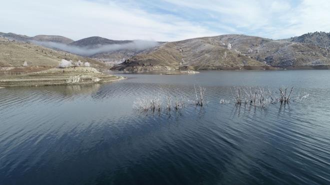 Proje hakknda bilgi veren Belediye Bakan Bilgin, "Pusat zen Baraj'ndan 4 Eyll Baraj'na su isale hatt ile ilgili talebimiz Sayn Cumhurbakan'mzn imzasyla yatrp programna girdi. Bu kuraklk nedeniyle ciddi manada bir su sknts yaayacamz ihtimali ortaya knca Cumhurbakan'mz ziyaretimizde bu projenin nemini ve aciliyetini belirtmitim. Cumhurbakan'mzn verdii talimatla birlikte 300 milyon TL'lik bir yatrm bedeliyle programa girdi. nallah bu sene balayacak. Sivas'n uzun yllar su sorunu yaamamas iin gerekli tedbir alacaz nk mevcut yalar yeterli deil" diye konutu.