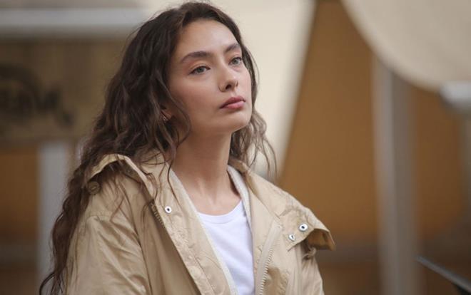 Getiimiz gnlerde Sefirin Kz dizisinin barol Neslihan Atagl, rahatszl nedeniyle 10 gnlk rapor ald. Herkes Atagl'n diziye devam edip edemeyeceini merak etti. Atagl ve dizinin resmi sosyal hesab bu soruya aklk getirdi ve zen haberi duyurdu.