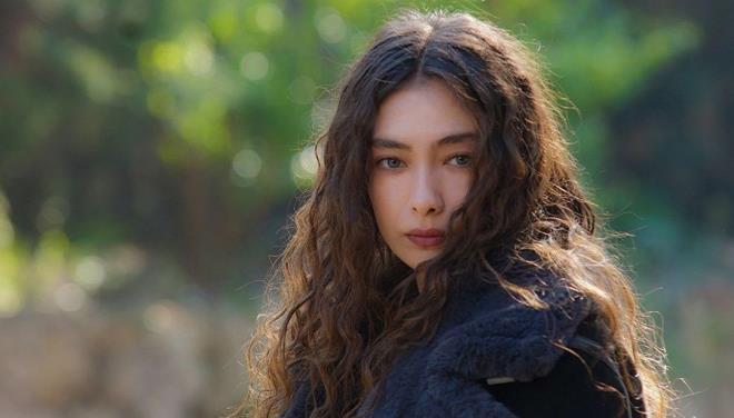 Konuyla ilgili kendi Instagram hesabndan aklama yapan Neslihan Atagl, unlar yazd:     ''Oynarken hcrelerime kadar hissettiim Nare ile vedalayorum. Ben tolerans gstersem de vcudum o tolerans bana gstermedi. Biraz dinlenmeye ihtiyacm var. Sefirin Kz ekibime selamlar!''