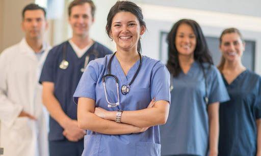 7. Hemireler<br>  Pandemi etkisinin grld bir meslek. Hemirelere olan talep 2020'de yldan yla yaklak yzde 30 artt.  Beceriler: Hasta Savunuculuu, Klinik Aratrma, Zaman Ynetimi  Eitim: e alnanlarn yzde 89'u lisans veya daha yksek bir dereceye sahip.