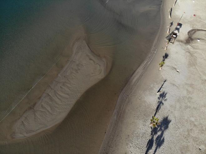 Mula'nn Ula ilesindeki Akyaka sahilinde deniz suyu kydan yaklak 20 metre ekildi.