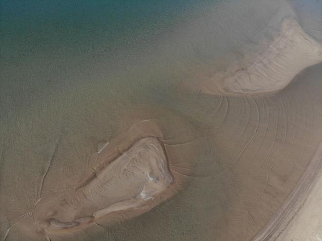 Denizdeki ekilmenin depremlerle ilgisi olmadn belirten nsoy, "Byk oranda akta oluan frtnalara ve gelgite bal bir ekilme. Deniz seviyesi birka gn iinde eski haline gelecektir" dedi.