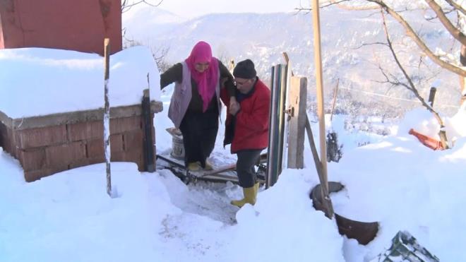 Mutluluunu gizleyemeyen Pembe Atmaca ise, "Baheyi aldk. Ama rahatsz olduum iin inemiyordum. Teleferii srf benim iin yapt. Allah raz olsun. Onu ok seviyorum. Beni bu gzelliklerden mahrum brakmad?? dedi.