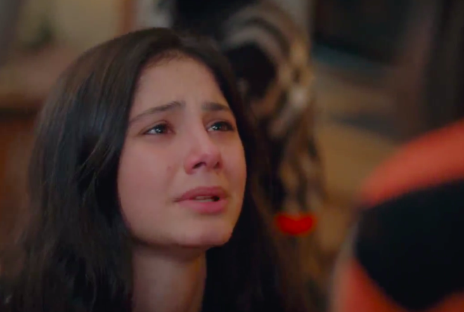 Seyirci senaristlere  Zeynep?i kard, zorla Erzurum?a gtrmeye alt, arabasn paralad, pasaportunu ald, srekli takip edip izledii hallerin ne abuk unuttunuz diye sordu.