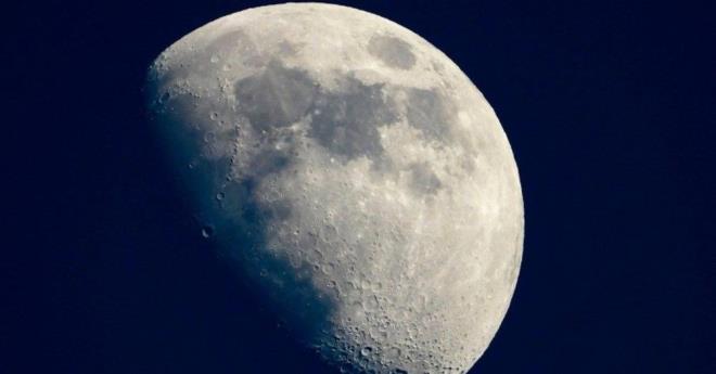 Bilim muhabirinin iddiasna yer veren  Independent'ta yer alan habere gre dinozorlar Dnya'nn uydusuna 66 milyon yl nce ulam olabilir.