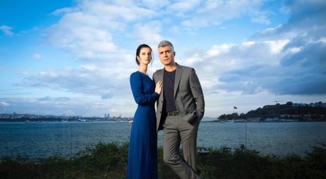 Barollerinde Demet Akba ve Evrim Alasya'nn yer ald Akrep'in yeni gn perembe oldu.