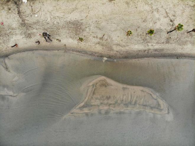 Mevsimin belli dnemlerinde deniz suyunun 3 ila 50 metreye kadar ekildii belirtildi. ekilmenin, blgenin hava durumu ve rzgardan kaynaklanabilecei kaydedildi.