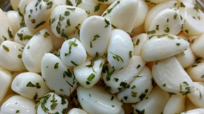 Sarmsak gibisi yok!<br>  Sarmsaktaki aktif bileikler, enfeksiyon riskini azaltr. Bu aktif bileiklerden alisin sayesinde baklk sistemi, souk algnl ve gribi iyiletirebilir. Alisinin, insan souk algnlndan %63 koruduu ve hastalar da ortalama 3,5 gn daha erken iyiletirdii kantlanmtr.