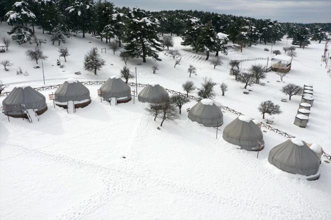 Salgn dneminden nceki 4 yl Trk Dnyas Ata Sporlar enliklerine de ev sahiplii yapan, Trk siyasi tarihine yn veren kararlarn alnd, Bursa'ya 60 kilometre uzaklktaki Kocayayla, k aylarnda da sakinlik ve doal gzellik arayanlarn adresi oldu.