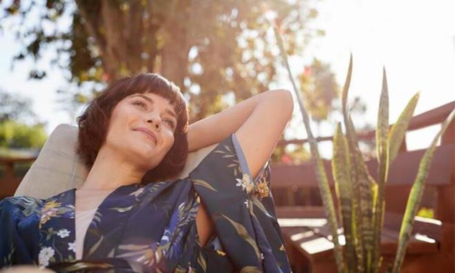 Yeterli D vitamini seviyesine sahip kiilerin hastala yakalanma oran yzde 52 azalyor. D vitamini baklk sisteminde kritik bir rol oynuyor. Yaplan aratrmalar yeterli D vitamini alamayan kiilerin hastal daha ar geirdiini kantlyor.