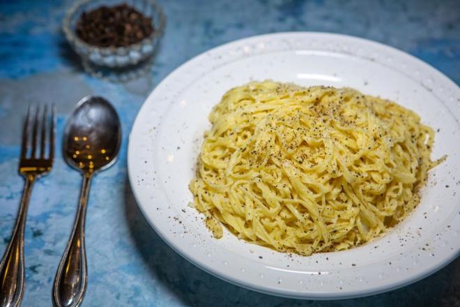 26- Cacio e pepe (Karabiberli peynirli makarna), talya