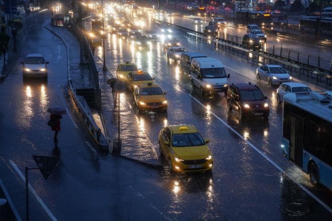 Yan etkisiule birlikte stanbul trafik younluu da yaanyor. Trafik yzde 70'lere yaklarken saat 09.00 itibariyle yzde 65'e geriledi.