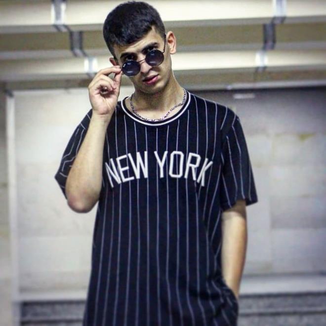 Baclar?da Murat Berk isimli ocuk sokakta mendil ve su satarken, sosyal medya fenomeni Fariz lakapl Umut isimli kii yanna gelerek para istedi. Bunun zerine ocuk cebindeki 10 liray verdi.