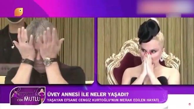 Kurtolu, ocukluunda ok acl gnler yaadn syledi:    "Annem 4 yandayken evi terk etti ve babam baka bir kadnla evlendi. ocuklukta yaadm ile babamn bu evliliiyle balad.''