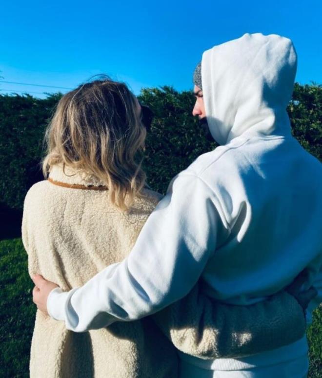 AYRILIK SONRASI LK FOTORAF  Hadise 'bartk' aklamasndan sonra ilk fotoraf bugn sosyal medya hesabndan paylat. Sevgilisi Kaan Yldrm'la sarld bir kareyi paylaan Hadise, 'kt gnler geride kald' dedirtti.