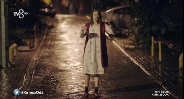 Krmz Oda'nn son blmnde Can'n aslnda Boncuk'un hayatnda olmad her eyin Boncuk'un hayali olduu gerei seyirciyi ok ederken dizinin fragman seyircinin kafasn kartrd.