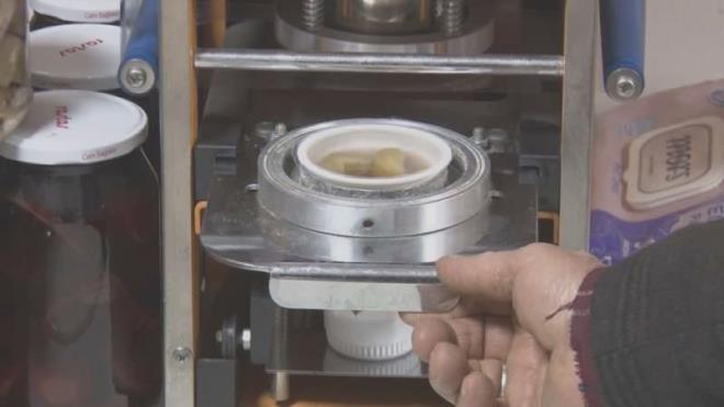 Koronavirs dneminde de mterileri iin nlemler aldklarn syleyen Aydoan, ?Mterilerin sal iin turu bardaklarna kapak yaptrdk? dedi.